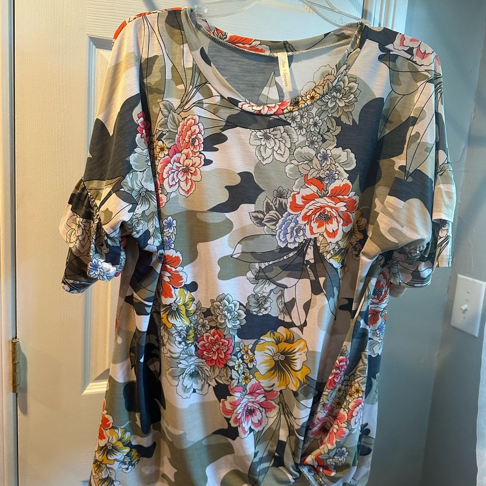 Forever 21 Gray and Red Tie Front Blouse